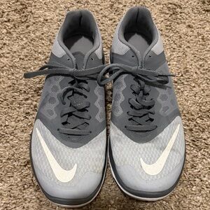 Nike Men's Gray and White Lightweight Training Sneakers